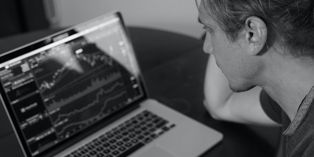 What is the “Bearish Triangle” Price Pattern?